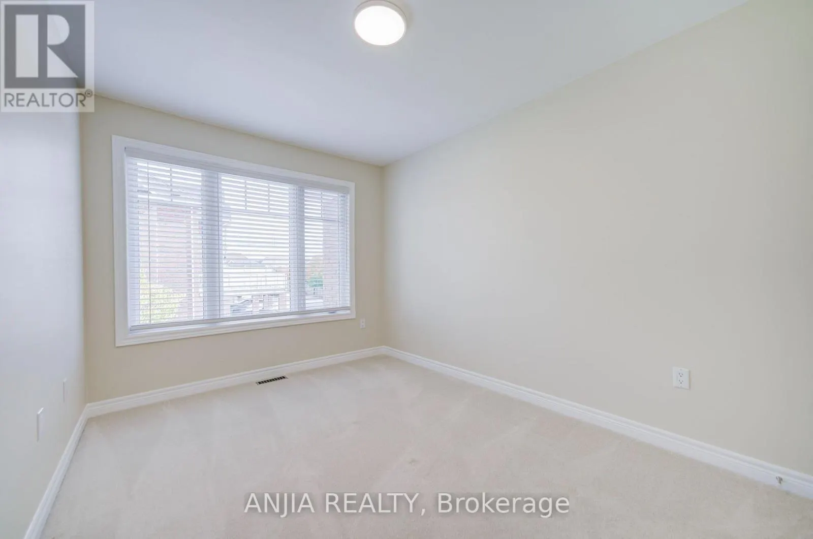 6 EXPEDITION CRESCENT