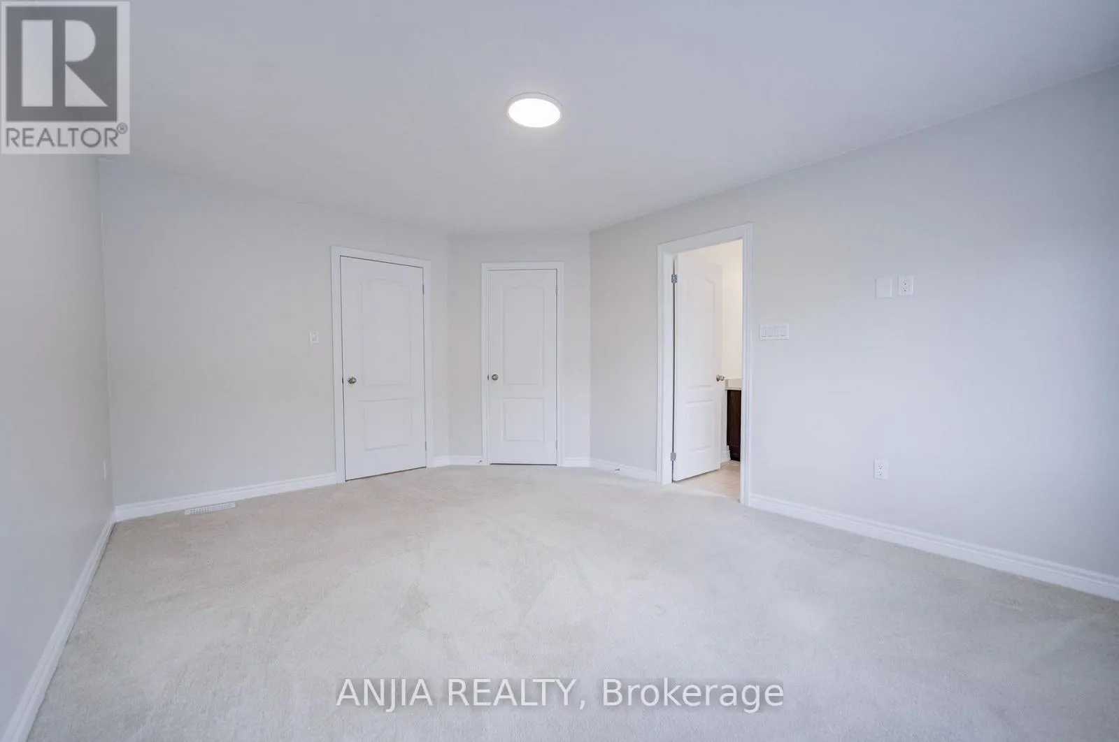 6 EXPEDITION CRESCENT