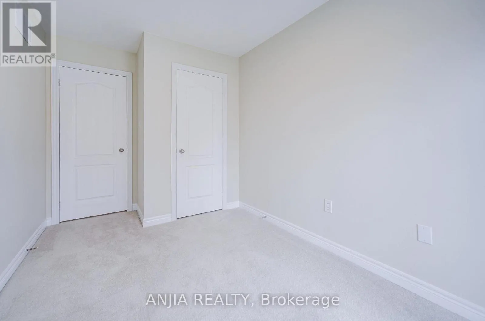 6 EXPEDITION CRESCENT