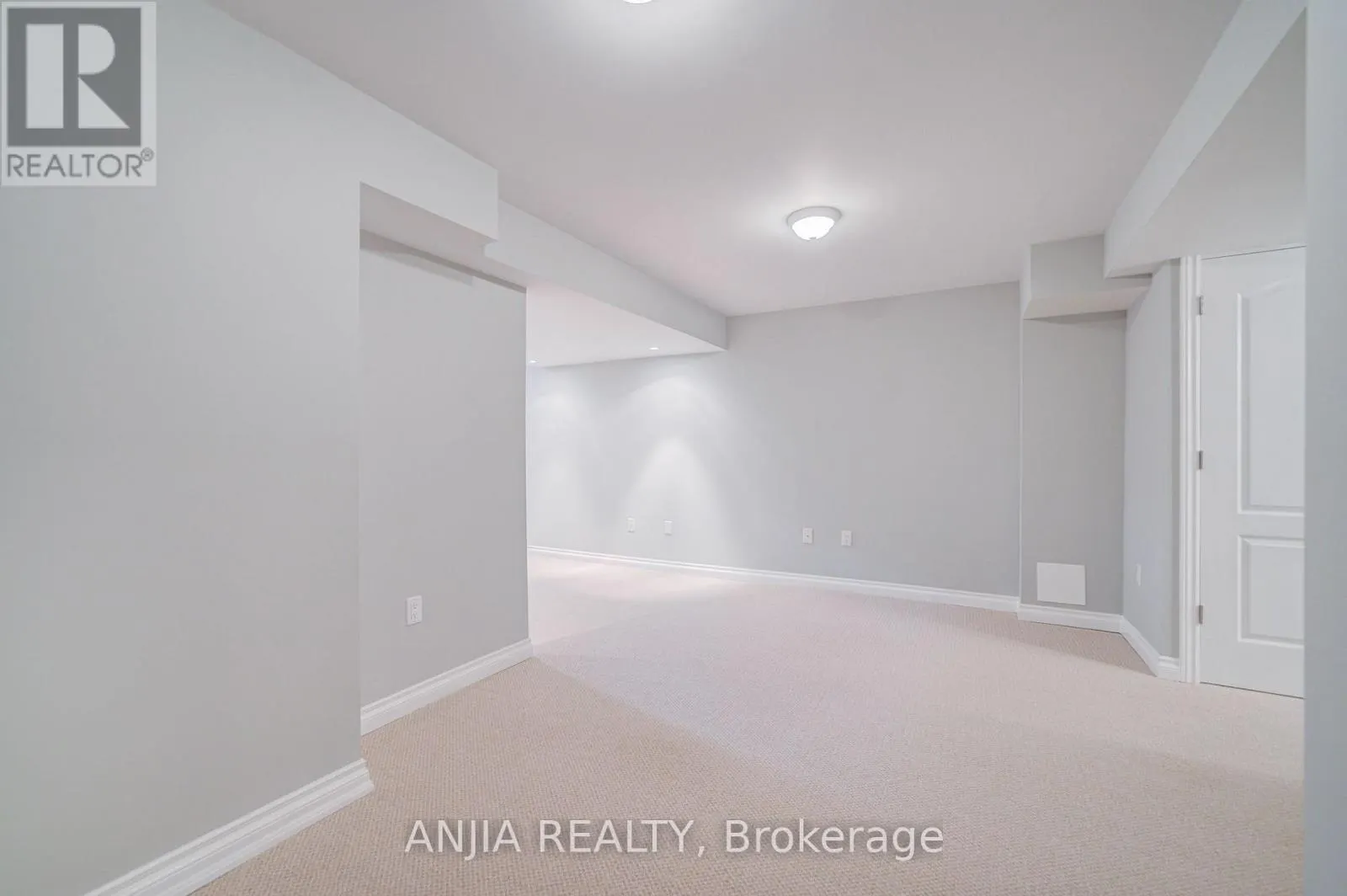 6 EXPEDITION CRESCENT