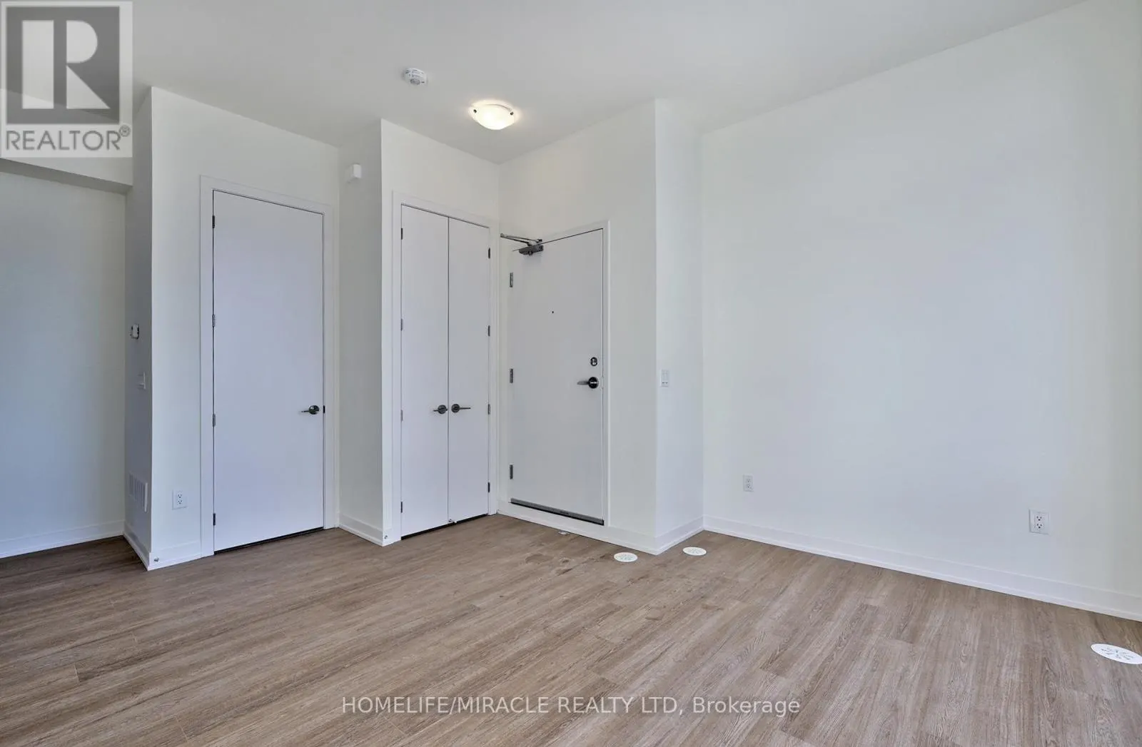 1221 - 8 DAVID EYER ROAD
