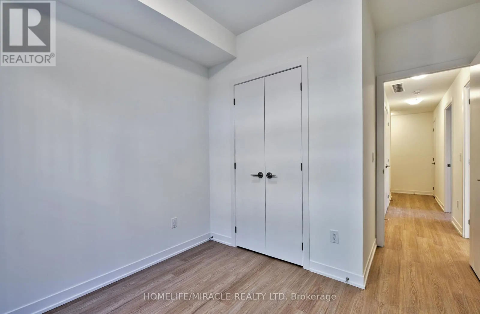 1221 - 8 DAVID EYER ROAD