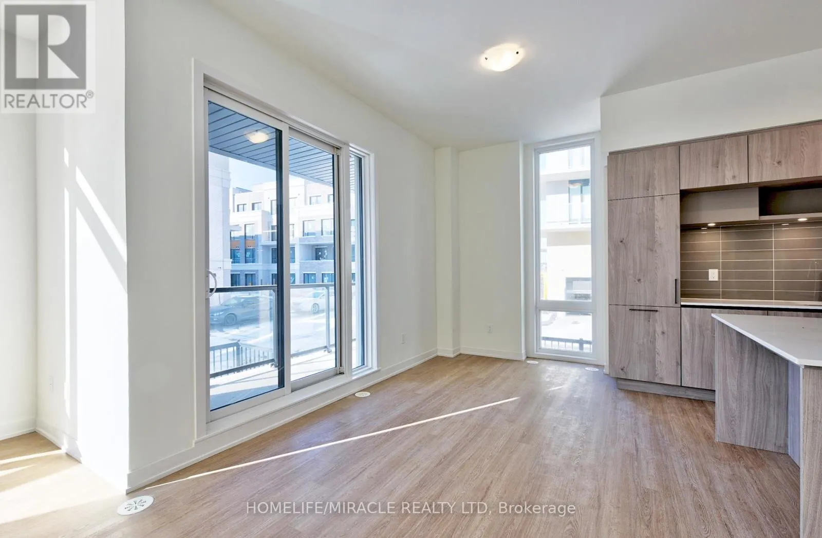 1221 - 8 DAVID EYER ROAD