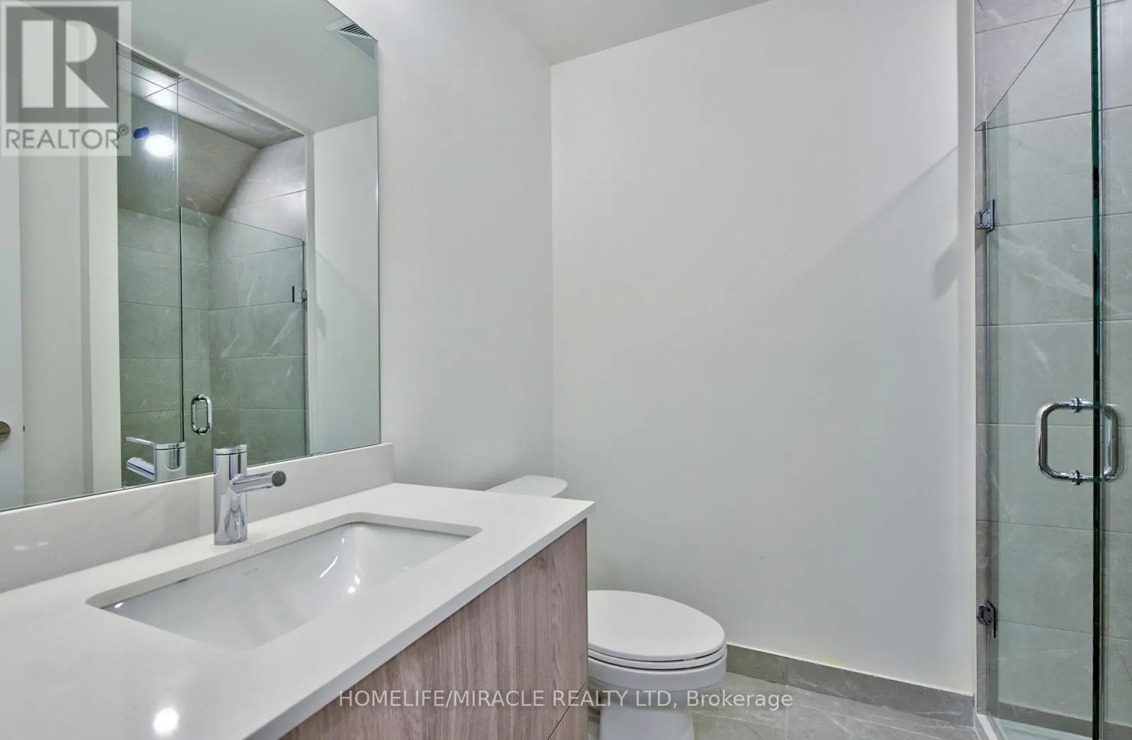 1221 - 8 DAVID EYER ROAD