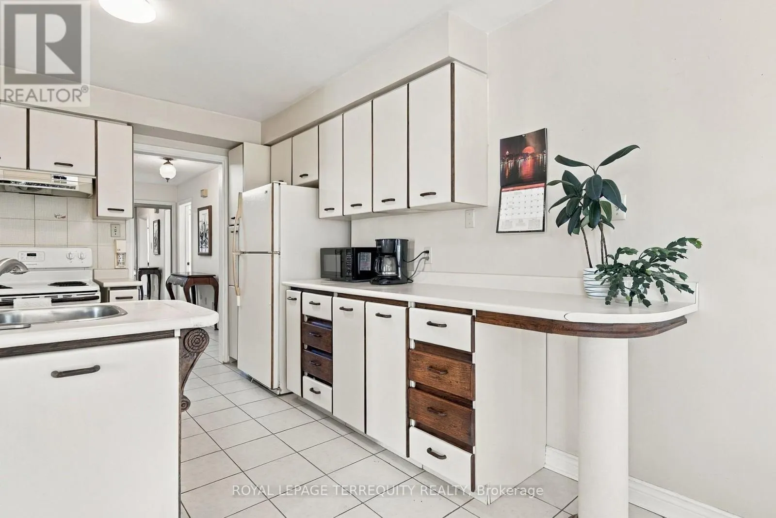 8 MALLORY AVENUE