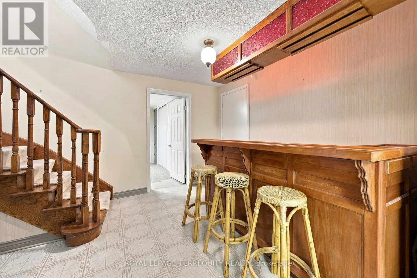 8 MALLORY AVENUE
