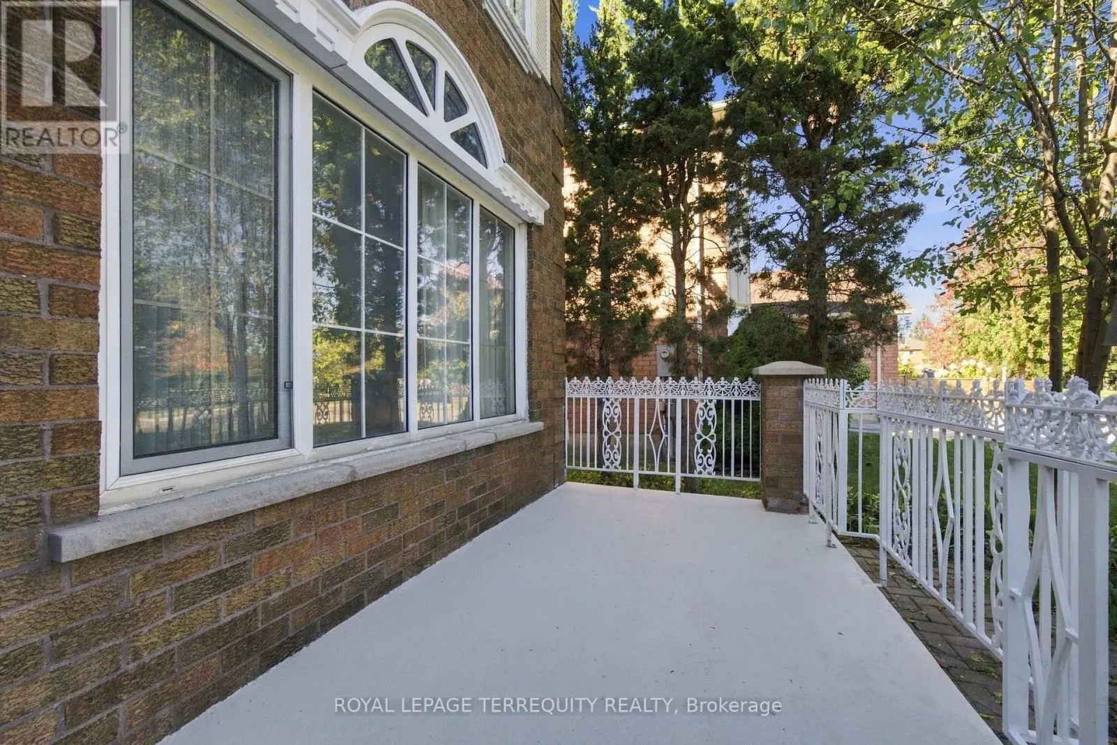 8 MALLORY AVENUE