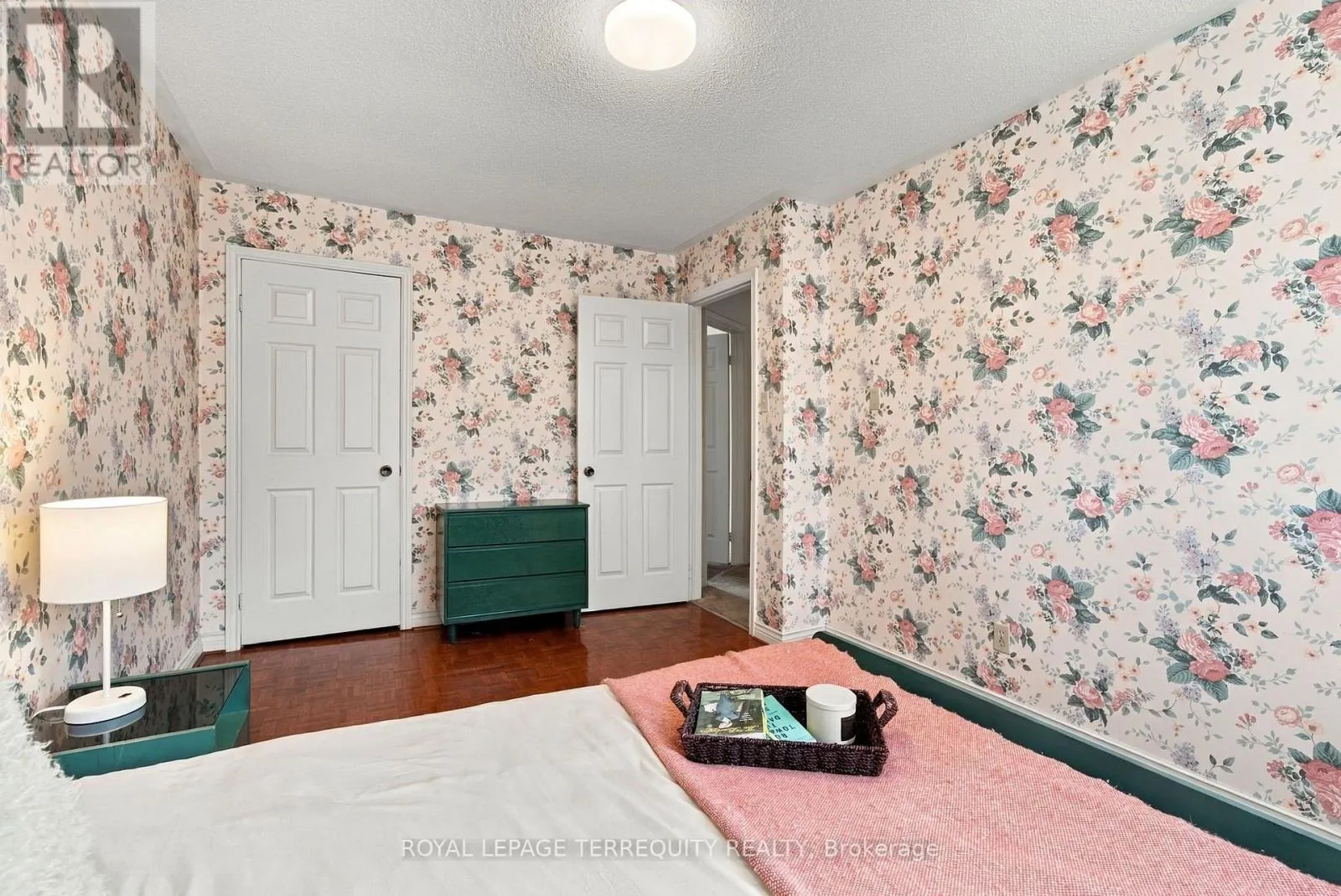 8 MALLORY AVENUE