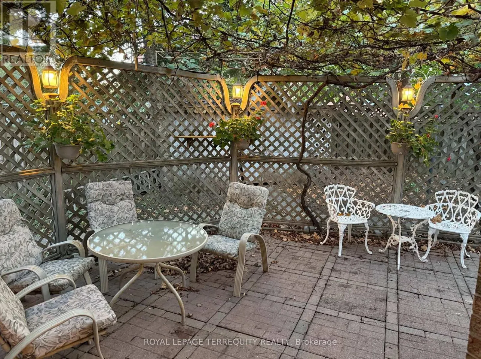 8 MALLORY AVENUE