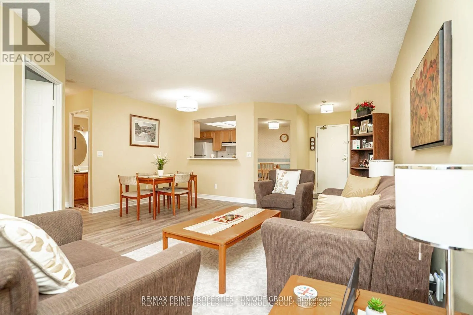 209 - 33 WELDRICK ROAD E
