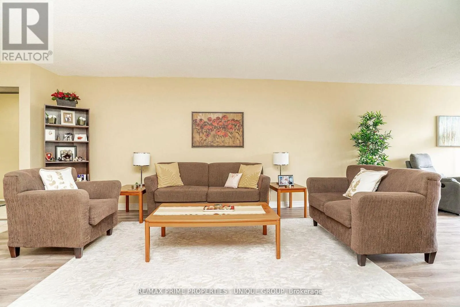 209 - 33 WELDRICK ROAD E