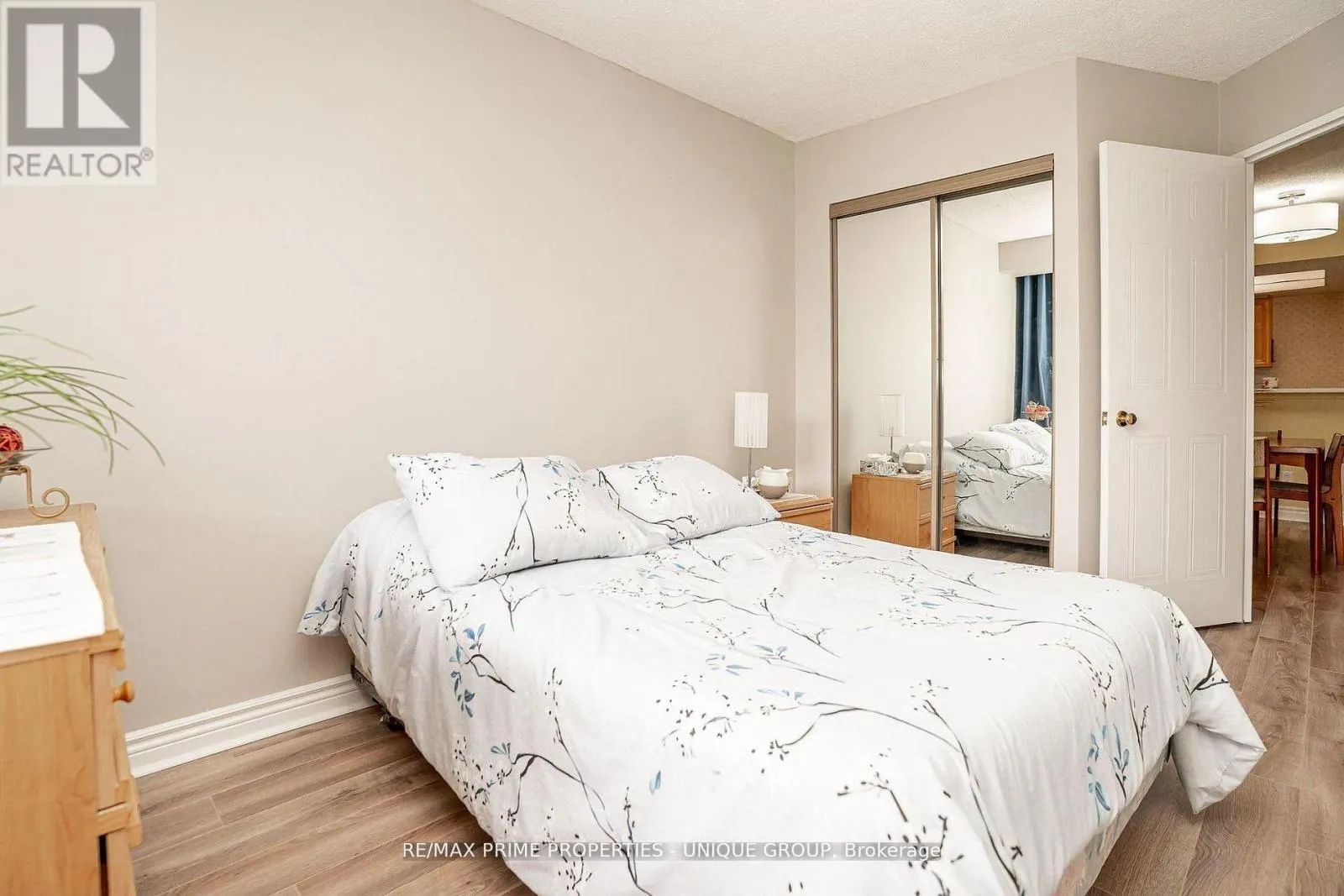 209 - 33 WELDRICK ROAD E