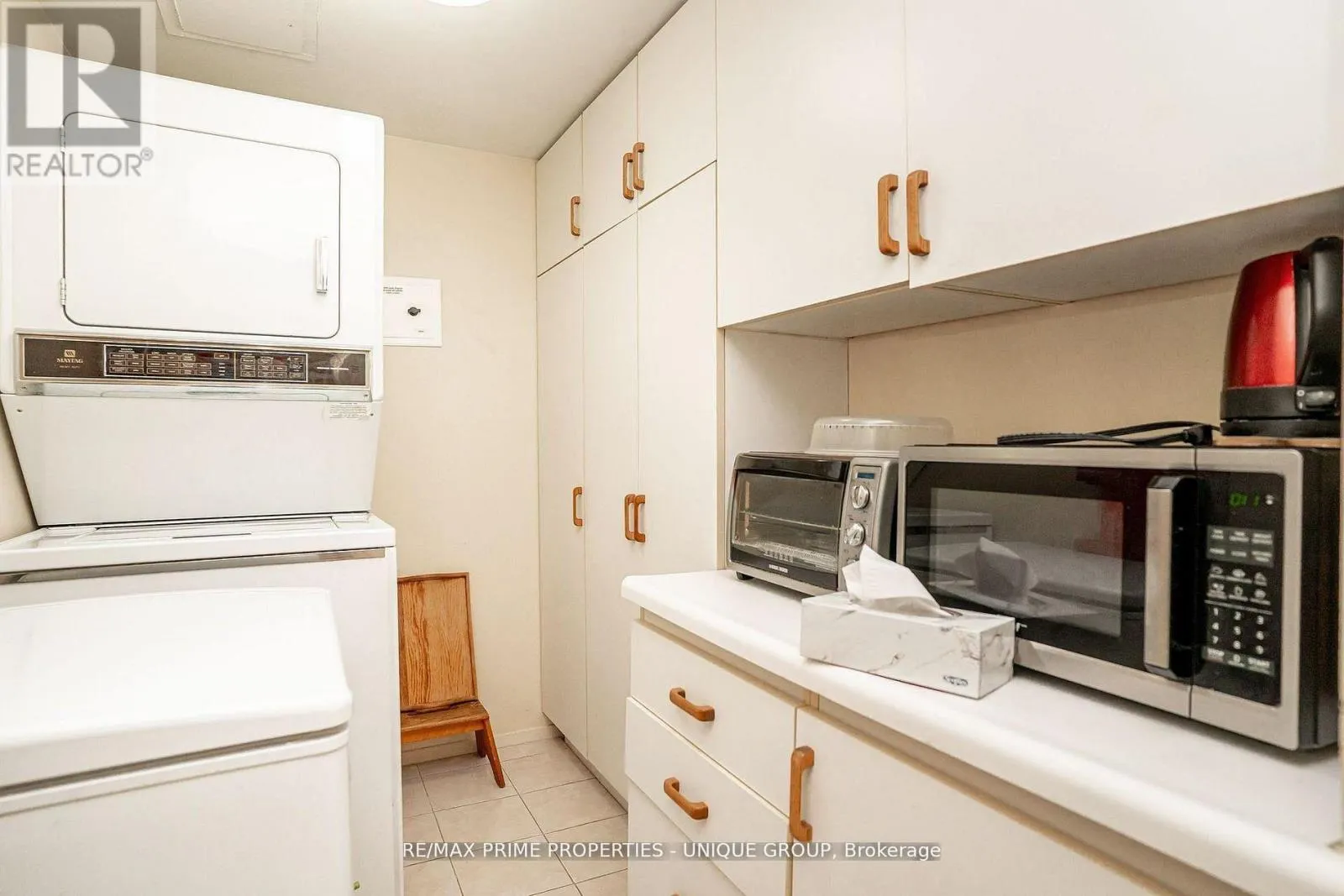 209 - 33 WELDRICK ROAD E