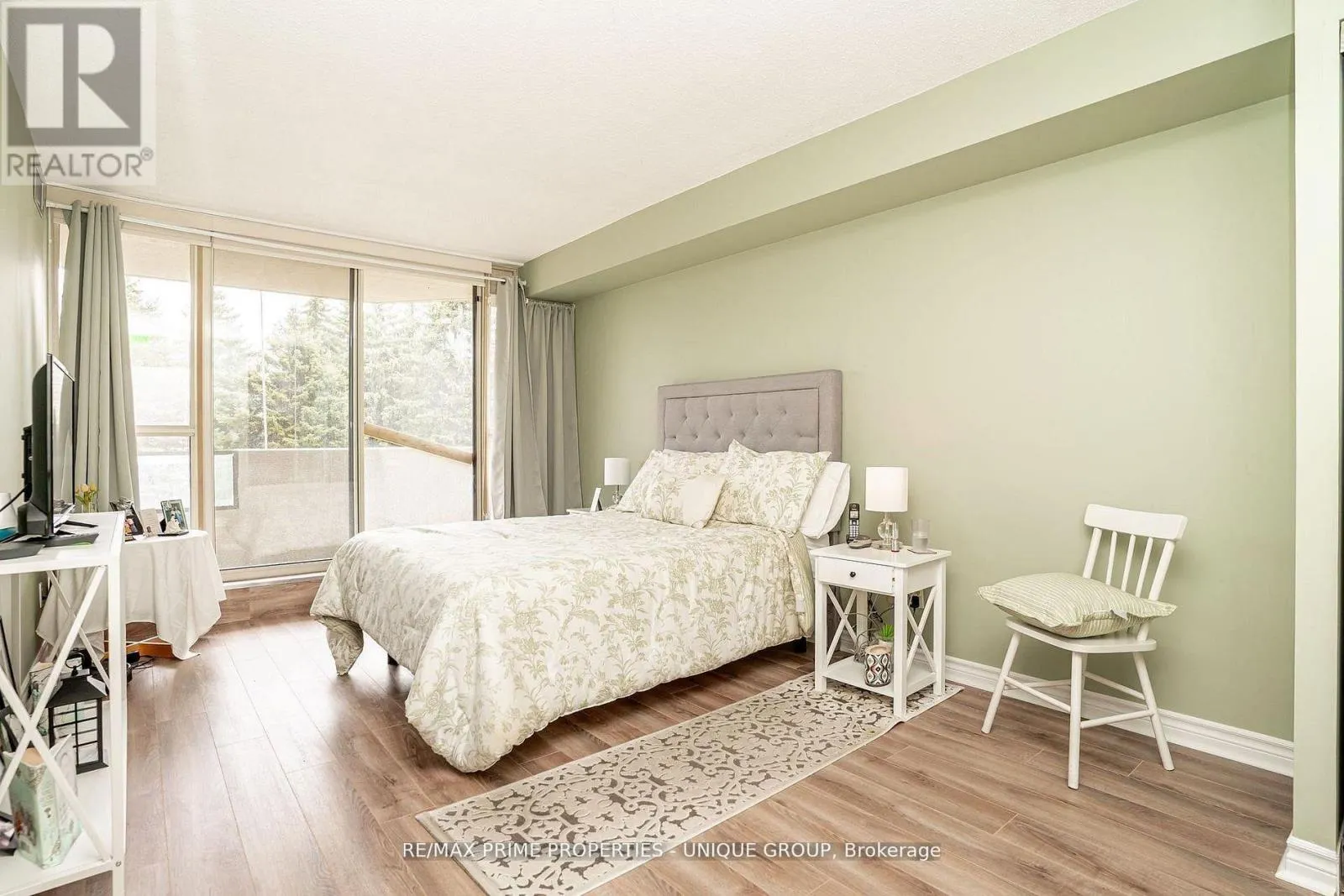 209 - 33 WELDRICK ROAD E