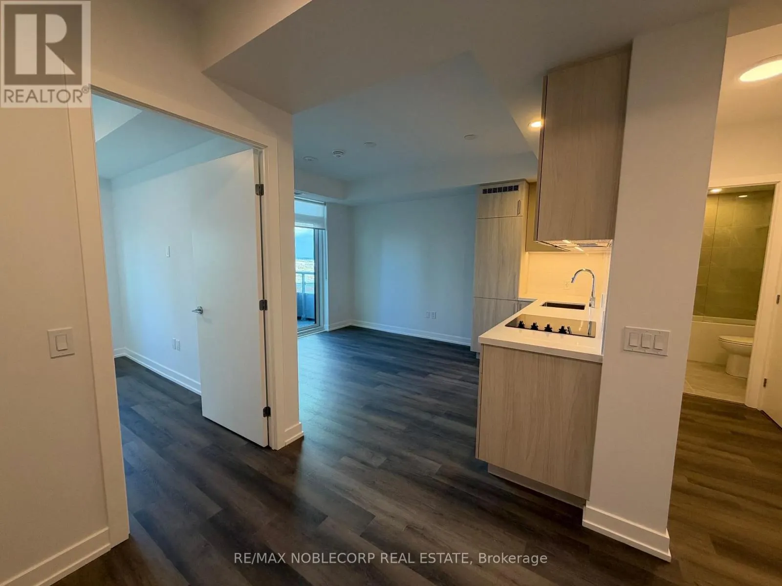 2112 - 5 MEADOWDALE ROAD