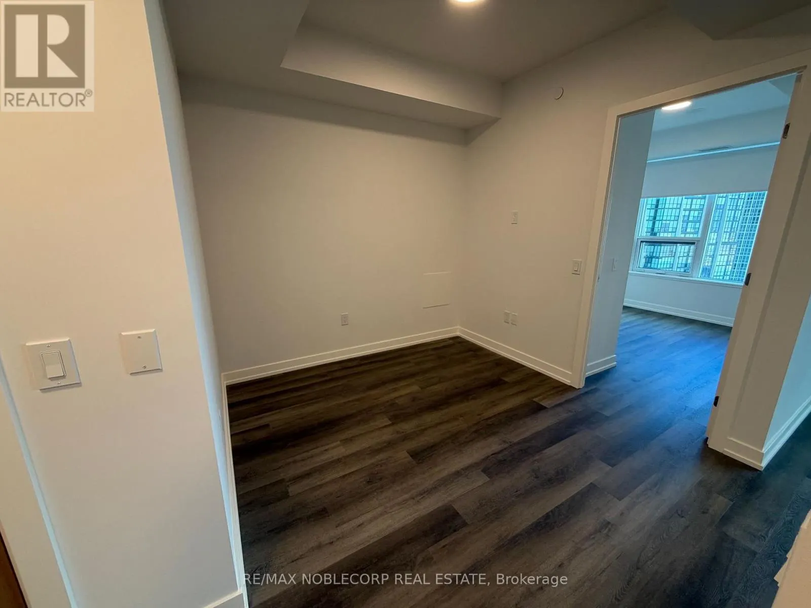 2112 - 5 MEADOWDALE ROAD