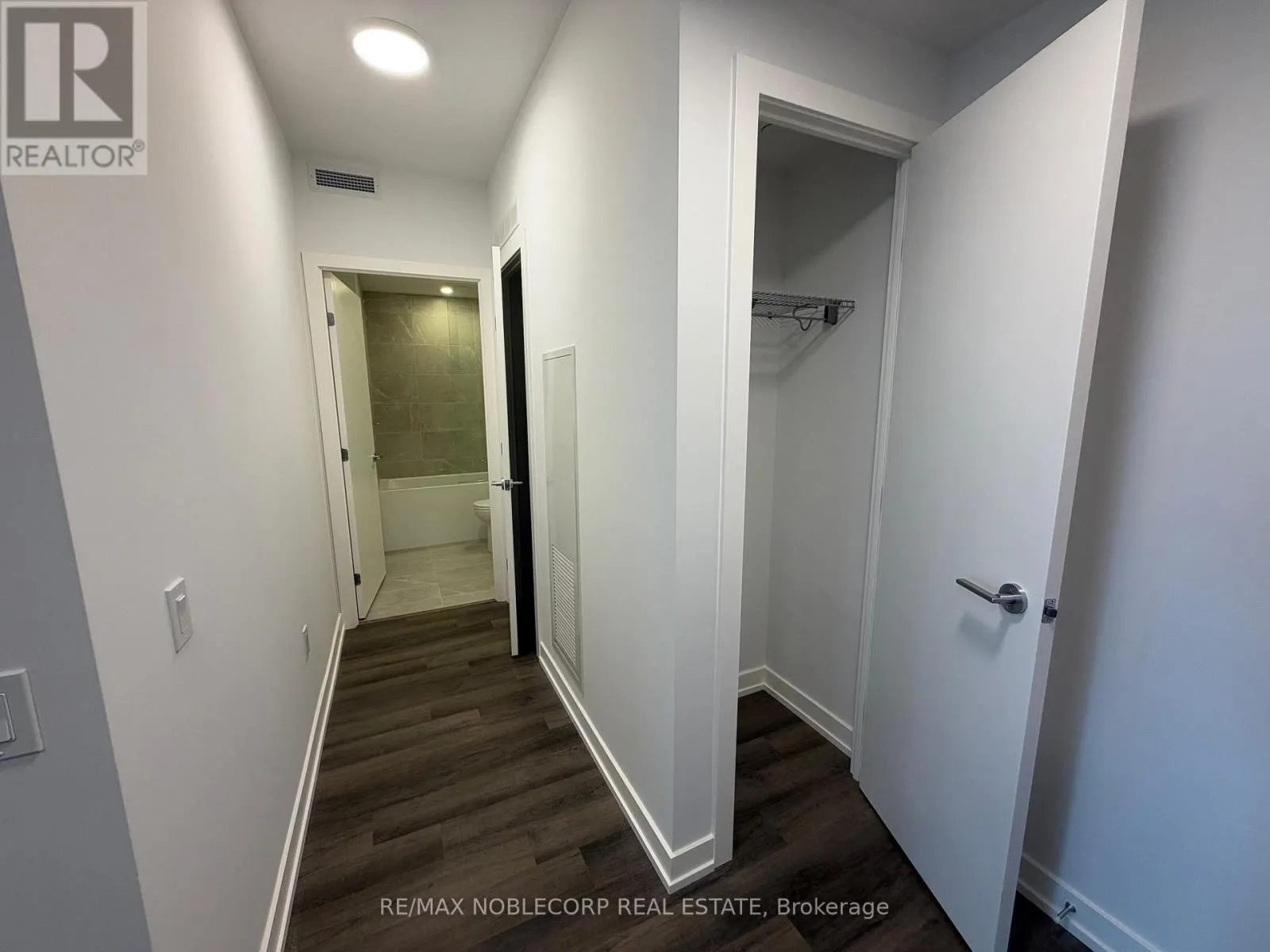 2112 - 5 MEADOWDALE ROAD