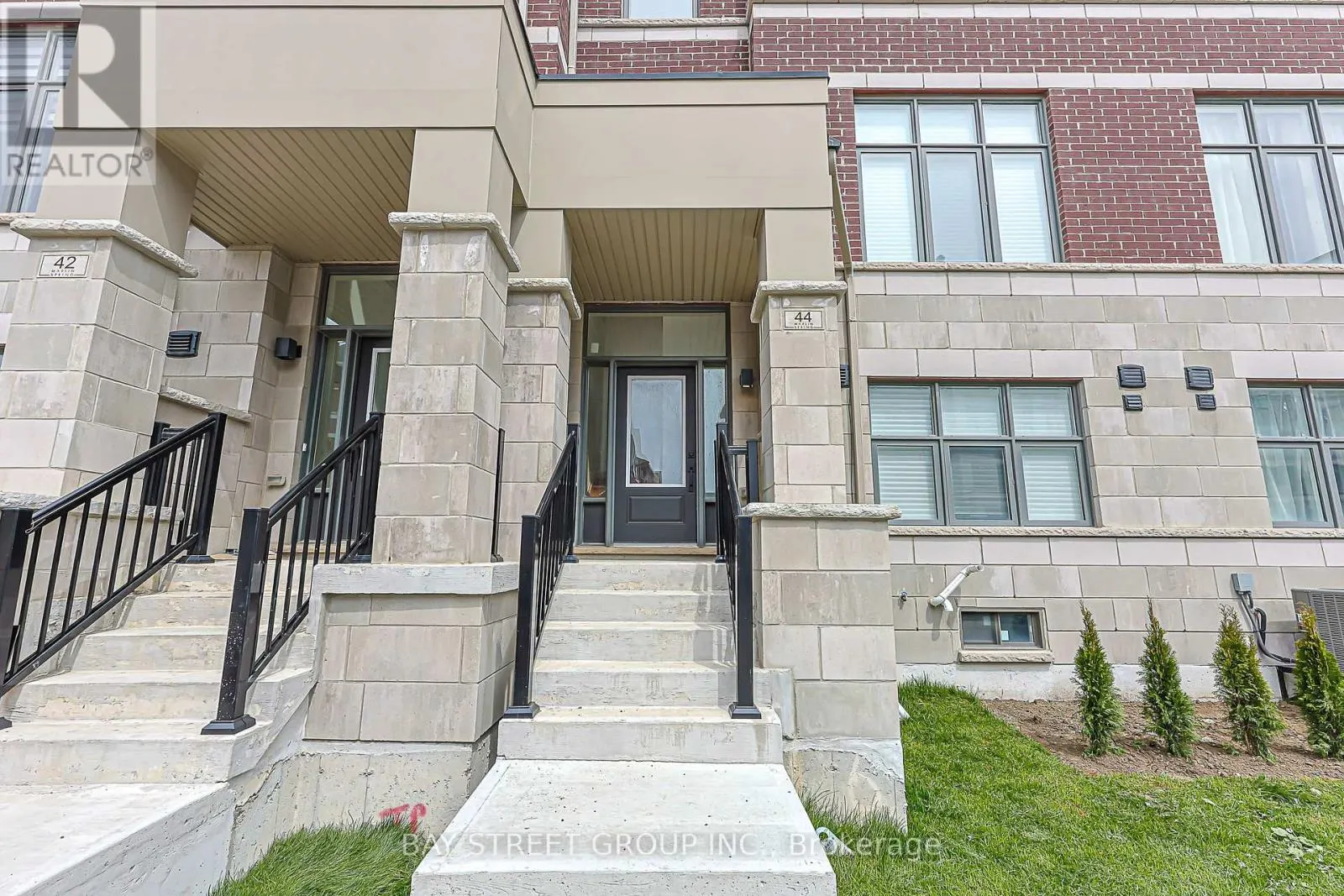44 SEINE LANE