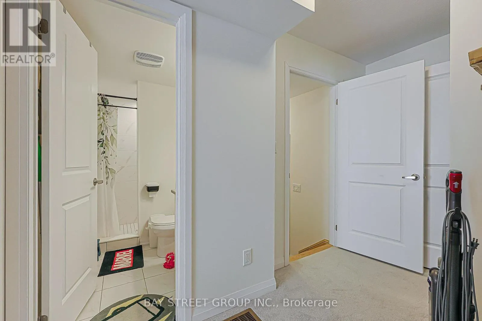 44 SEINE LANE