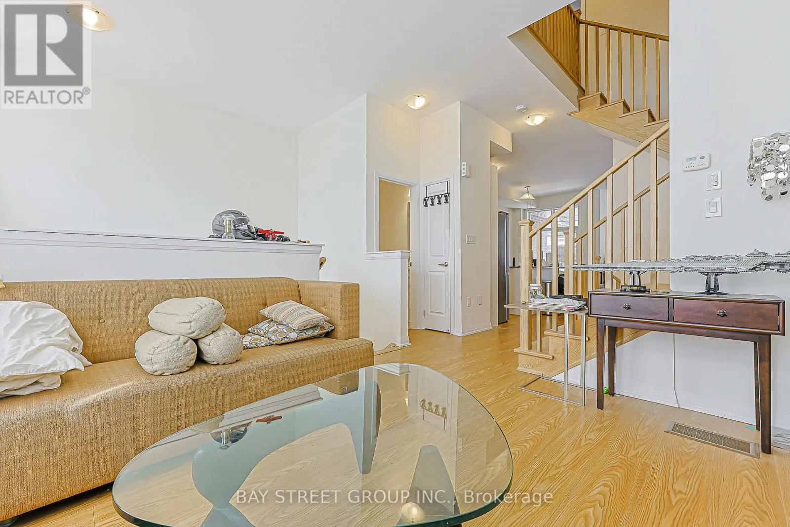 44 SEINE LANE