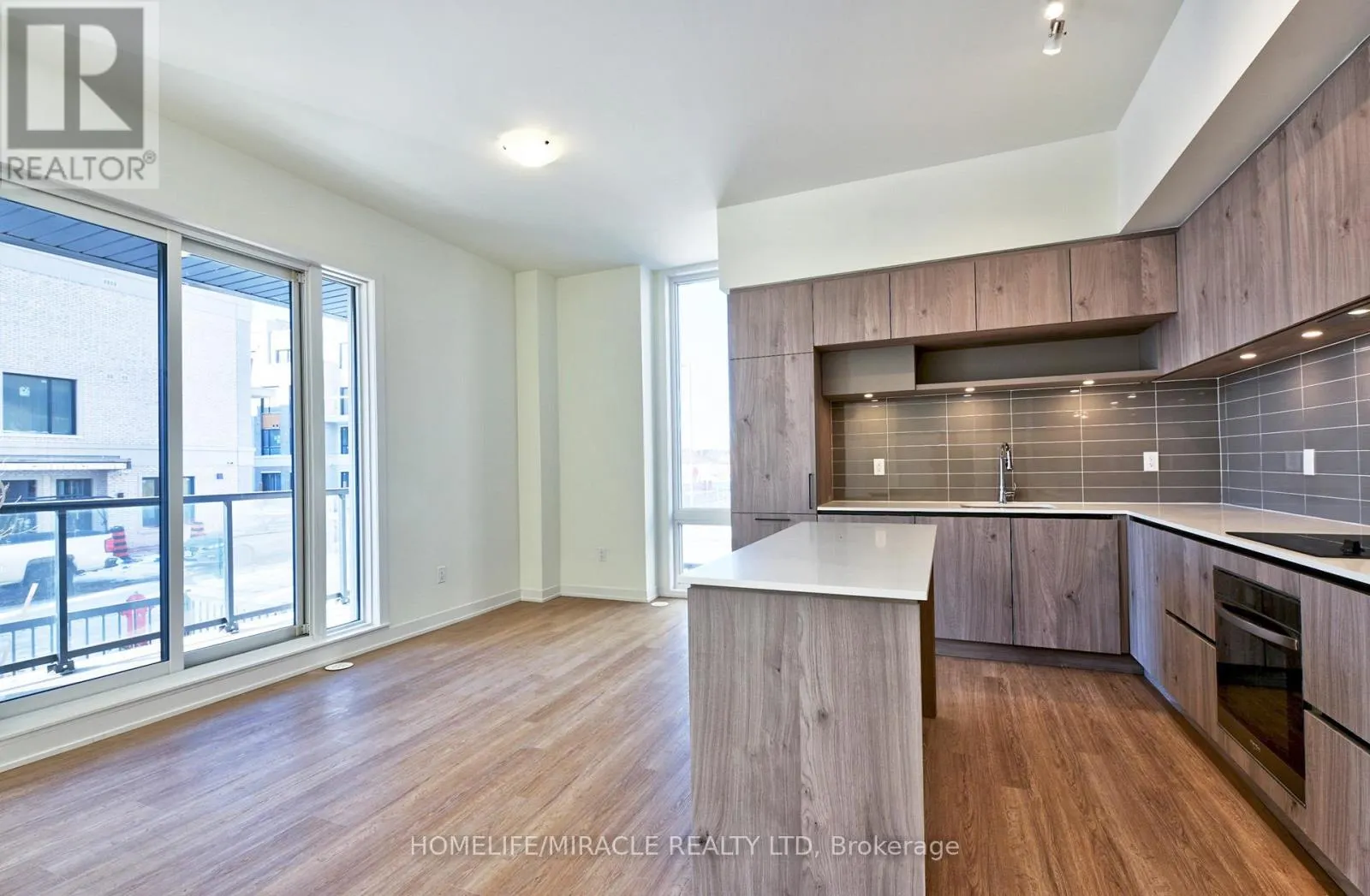 1017 - 14 DAVID EYER ROAD