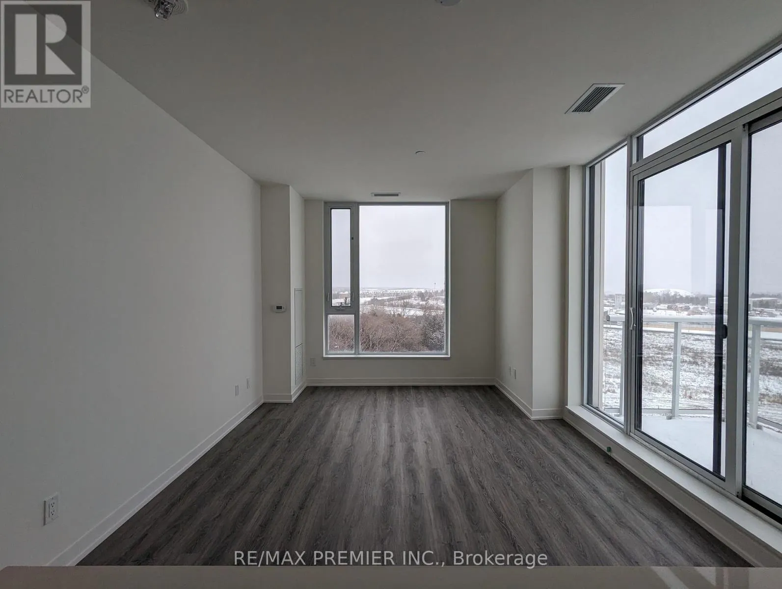 811 - 6 DAVID EYER ROAD