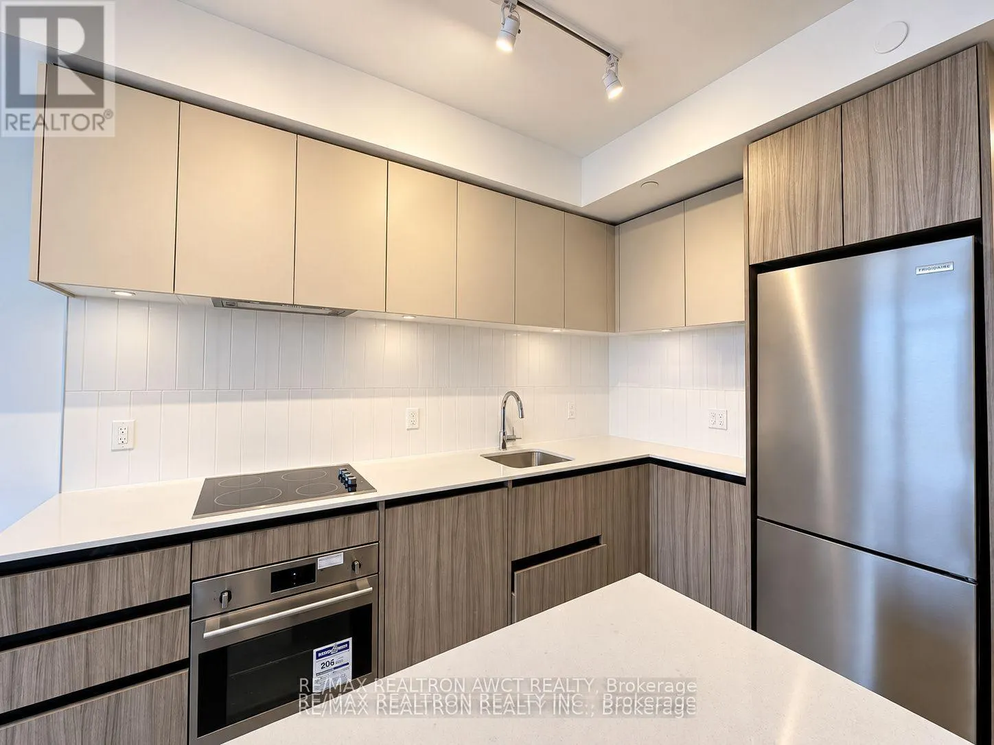 525 - 7950 BATHURST STREET