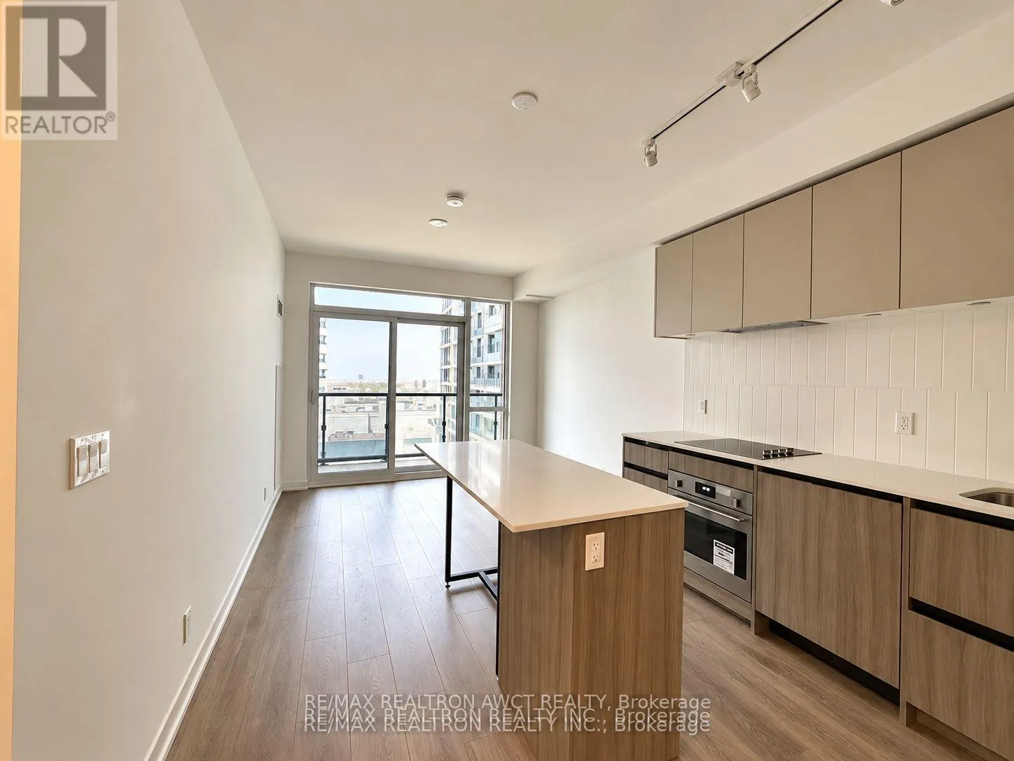 525 - 7950 BATHURST STREET