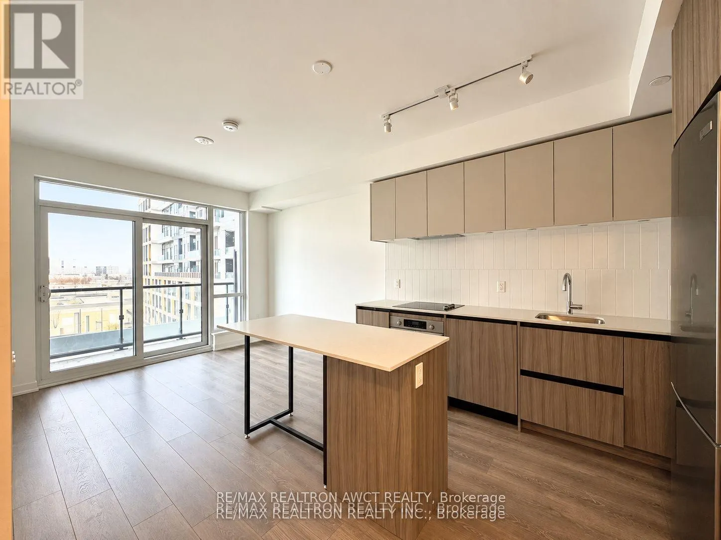 525 - 7950 BATHURST STREET
