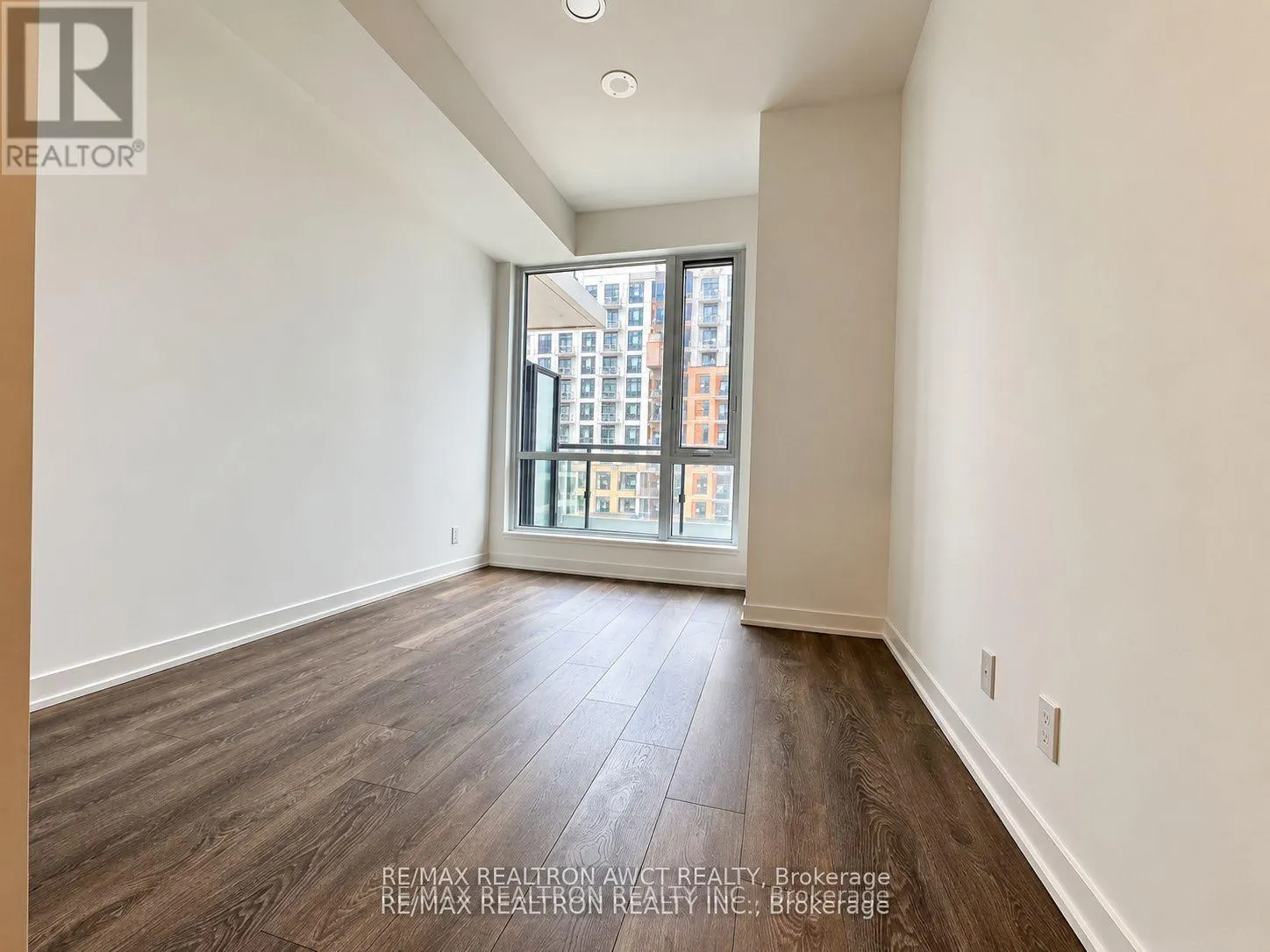 525 - 7950 BATHURST STREET