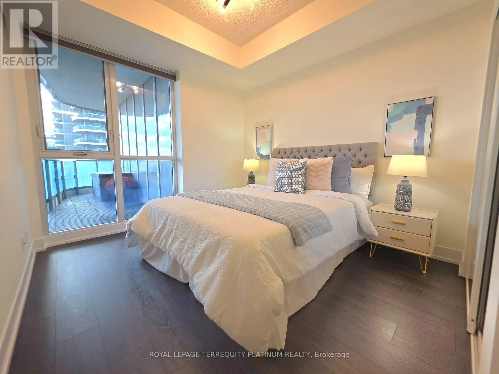502 - 9471 YONGE STREET