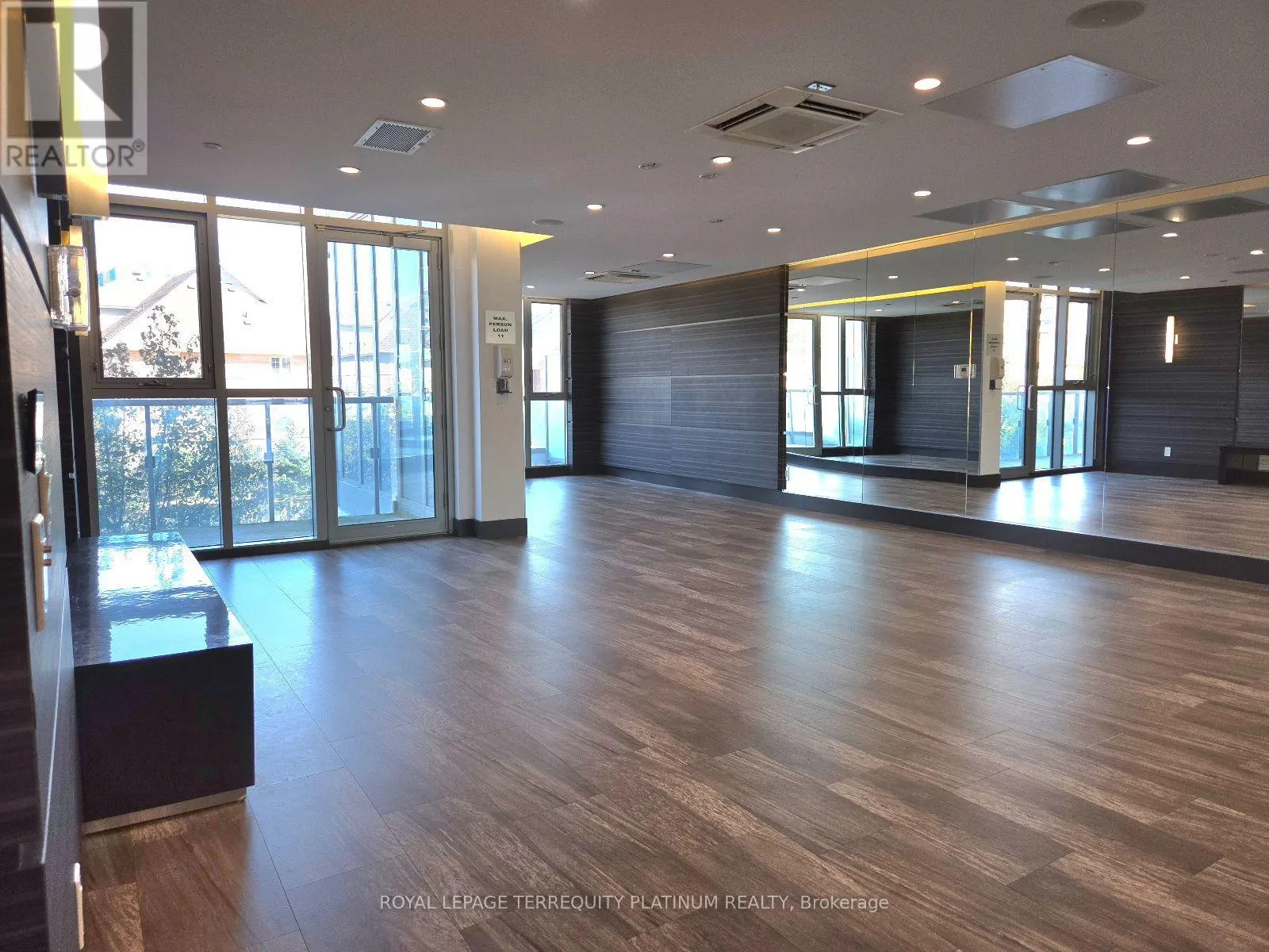 502 - 9471 YONGE STREET