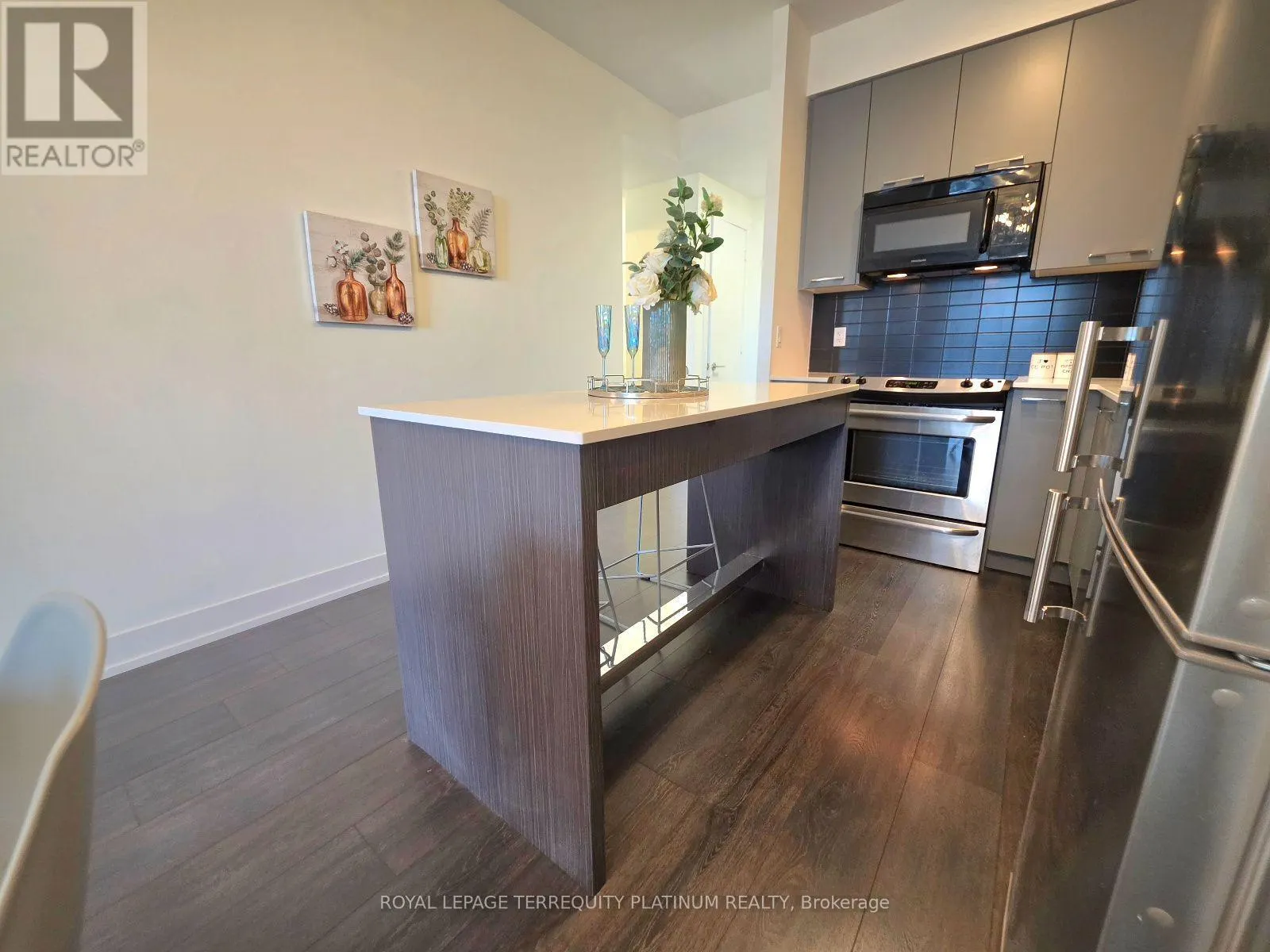502 - 9471 YONGE STREET