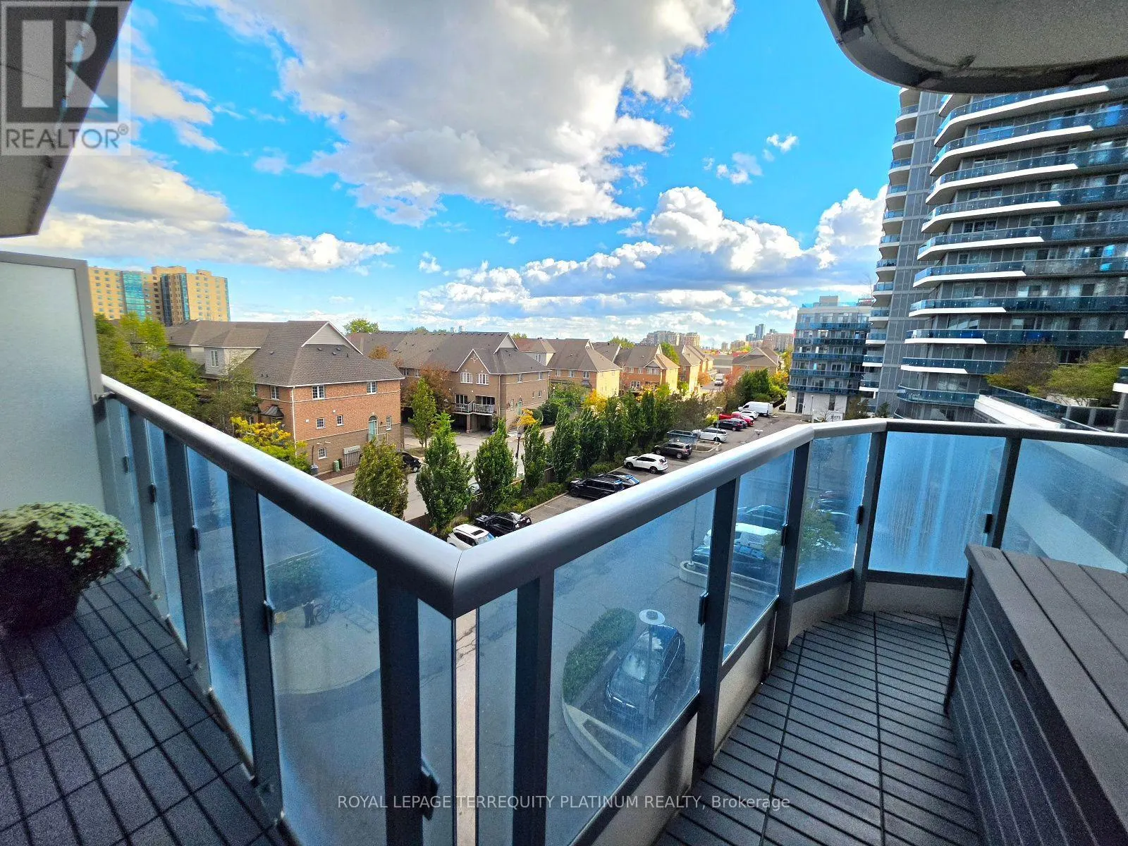 502 - 9471 YONGE STREET