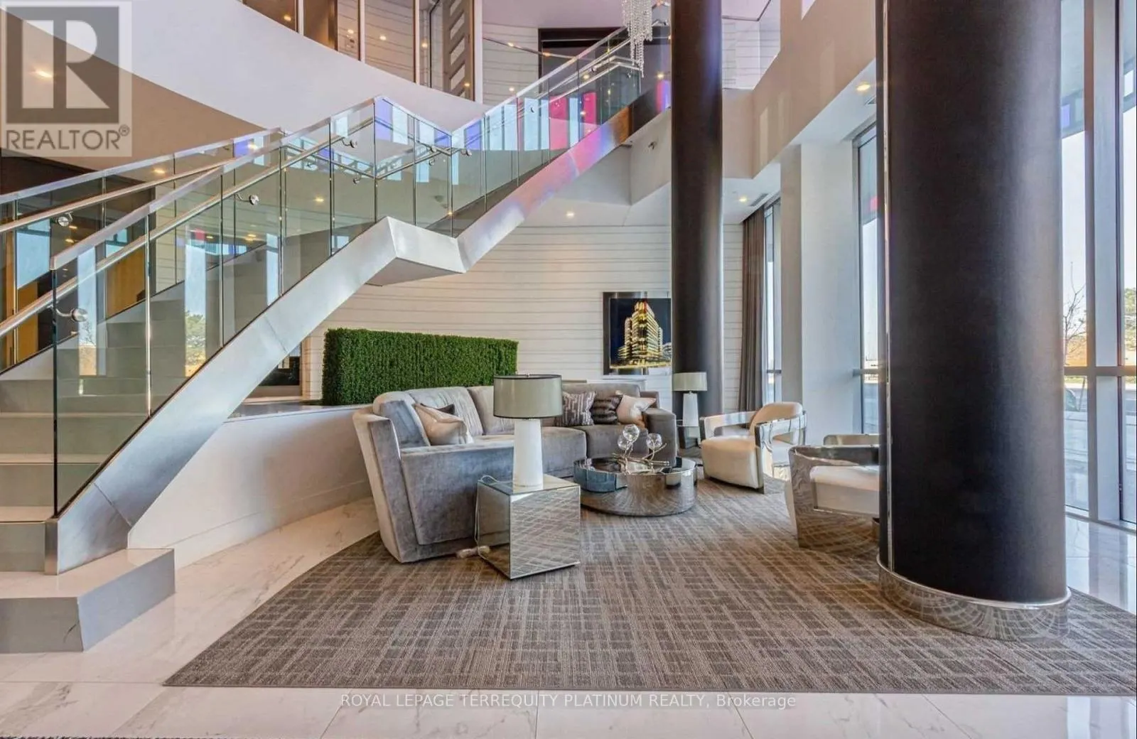 502 - 9471 YONGE STREET