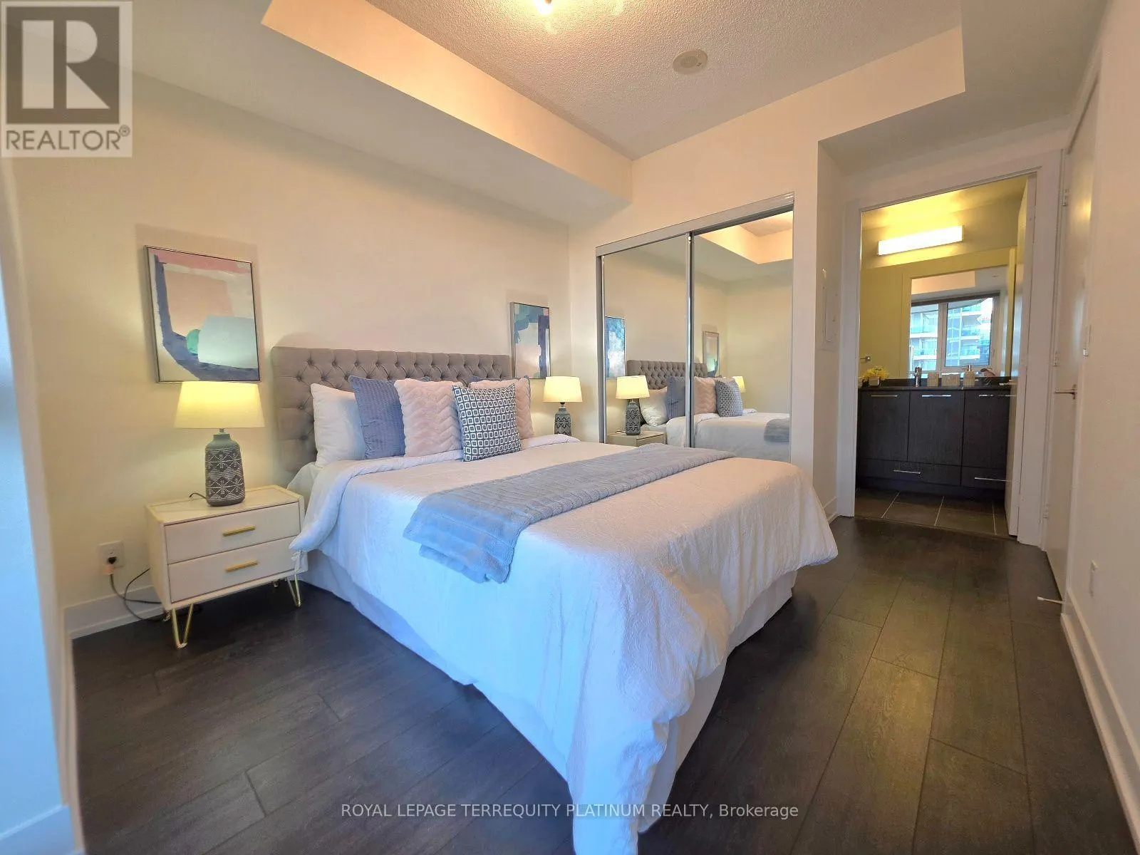 502 - 9471 YONGE STREET