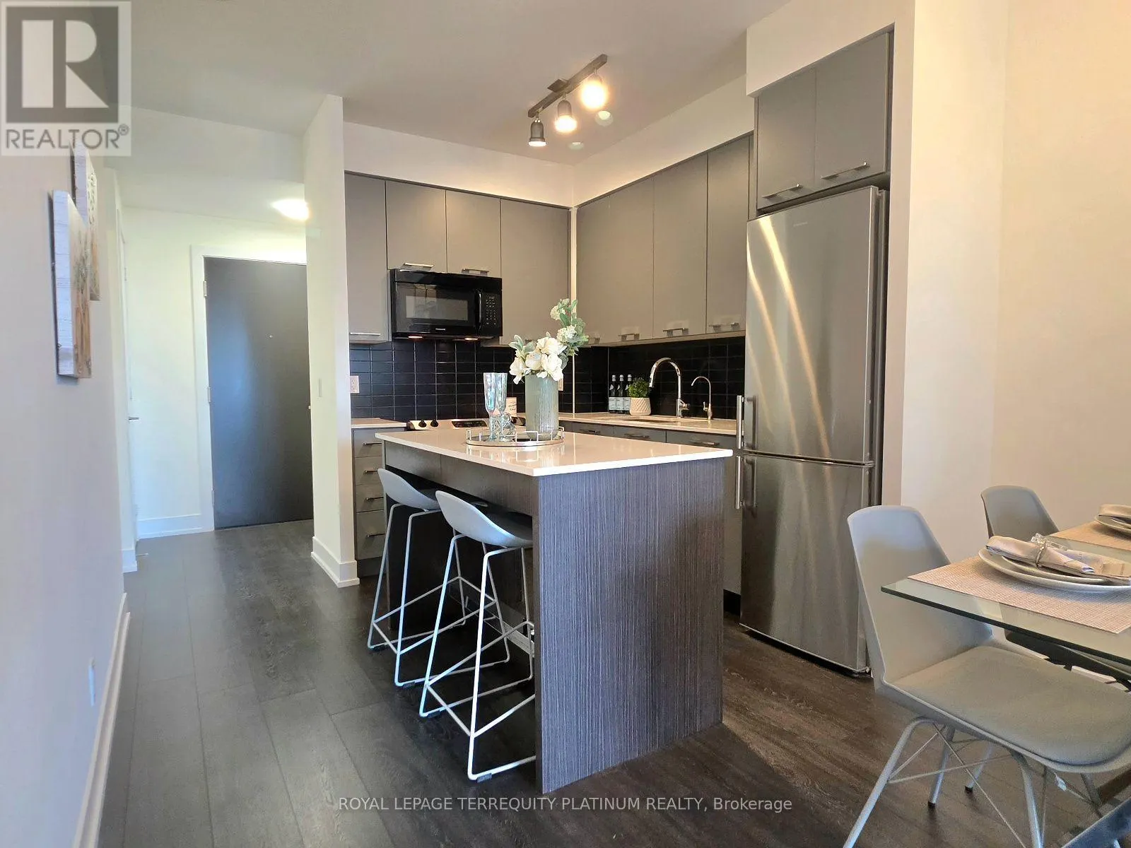 502 - 9471 YONGE STREET