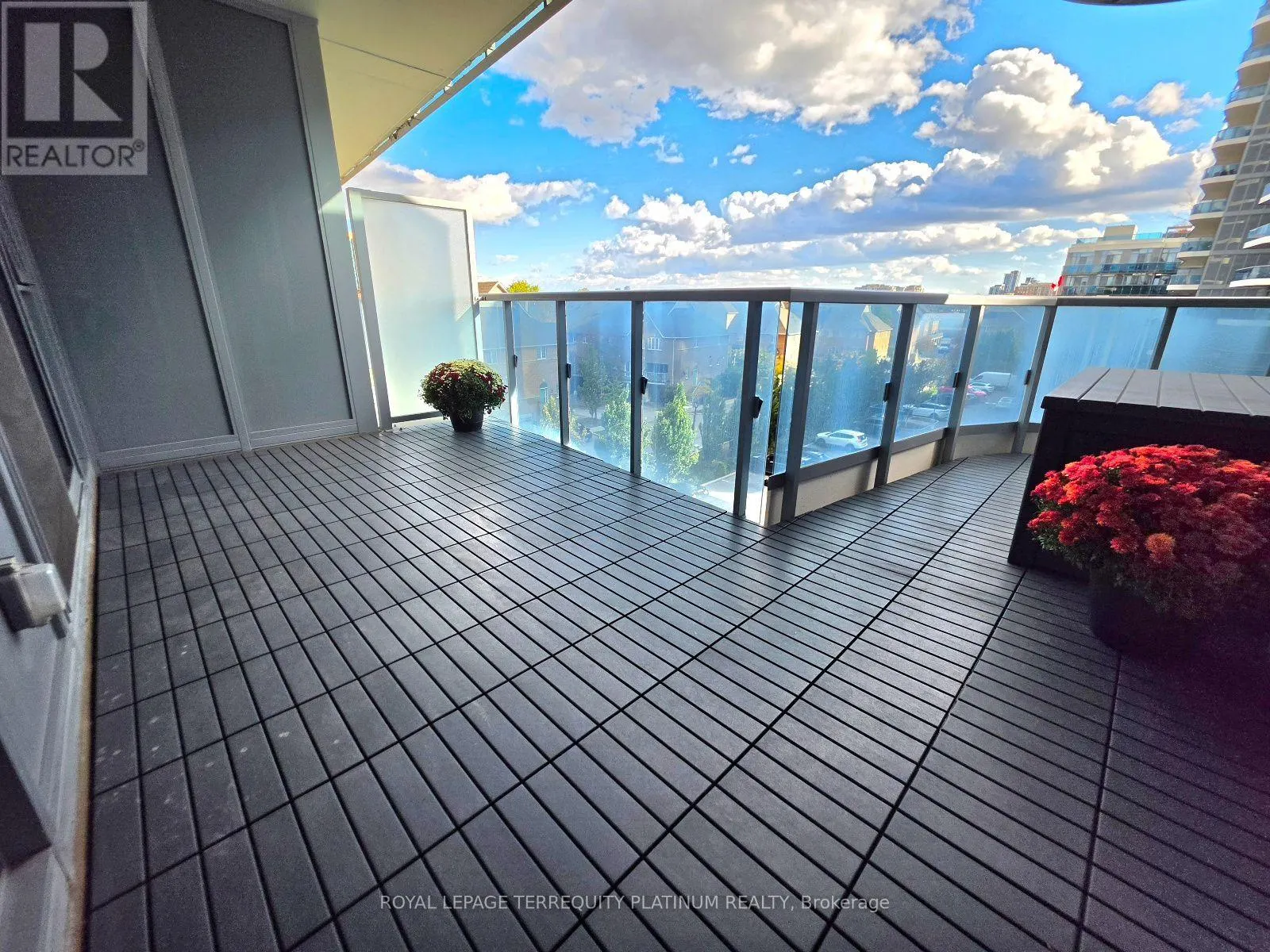 502 - 9471 YONGE STREET