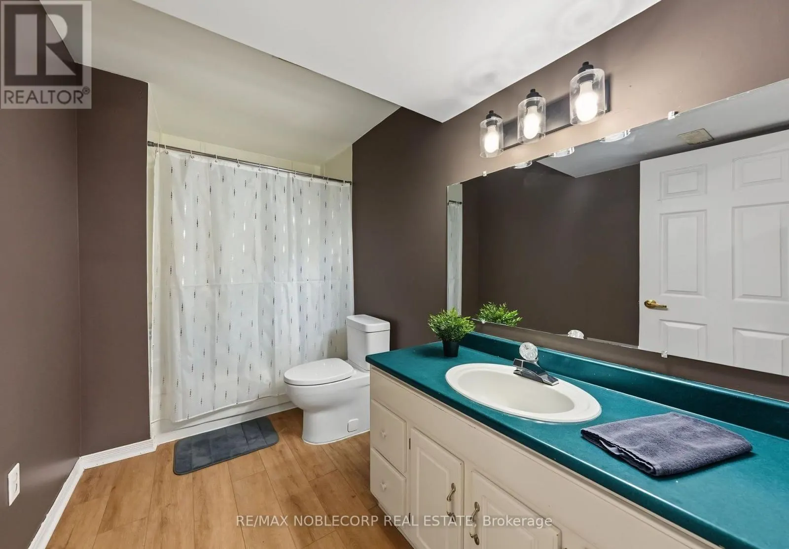 76 EDENBRIDGE DRIVE