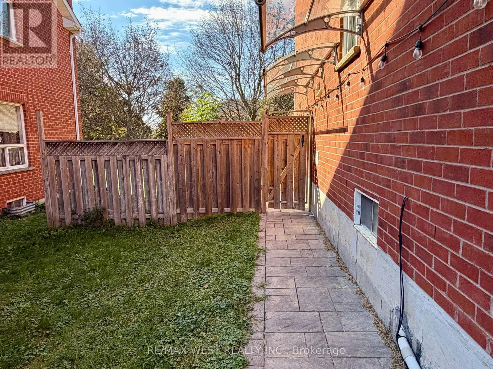 LOWER - 858 CASSIE ROAD