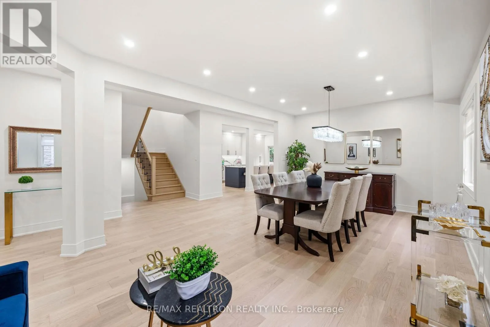 32 ABILENE COURT