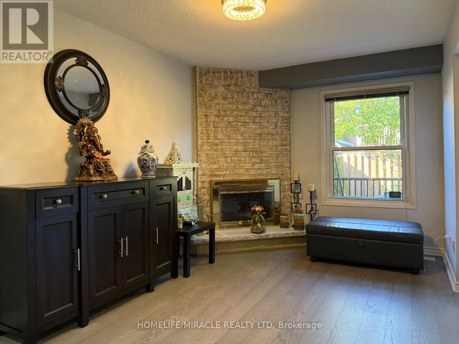 163 MABLEY CRESCENT