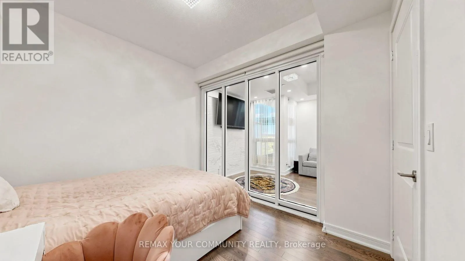 619 - 9201 YONGE STREET