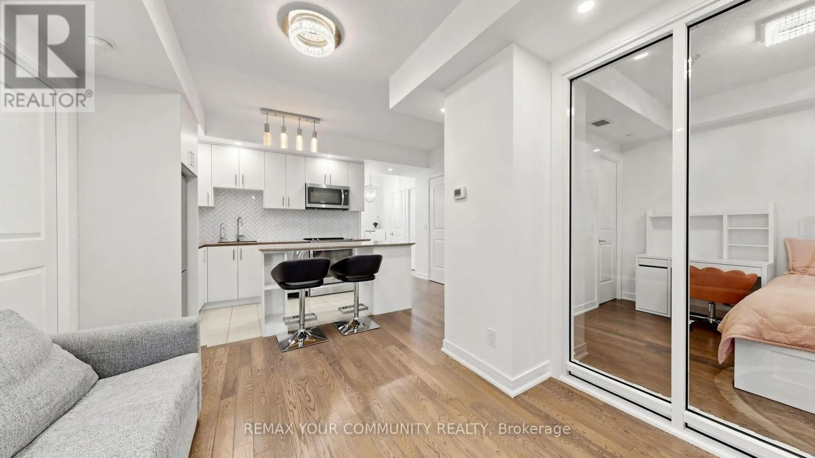 619 - 9201 YONGE STREET