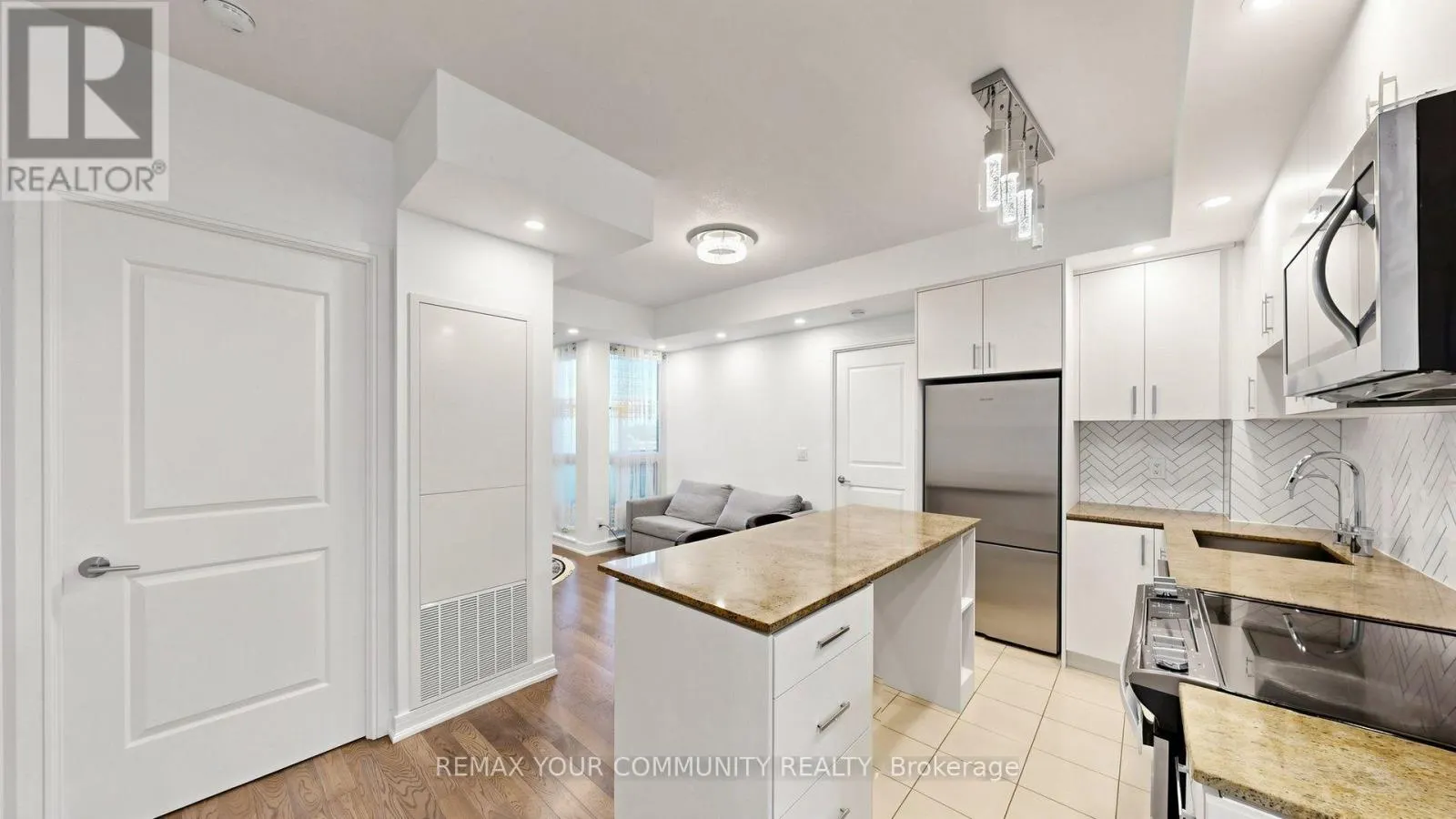 619 - 9201 YONGE STREET