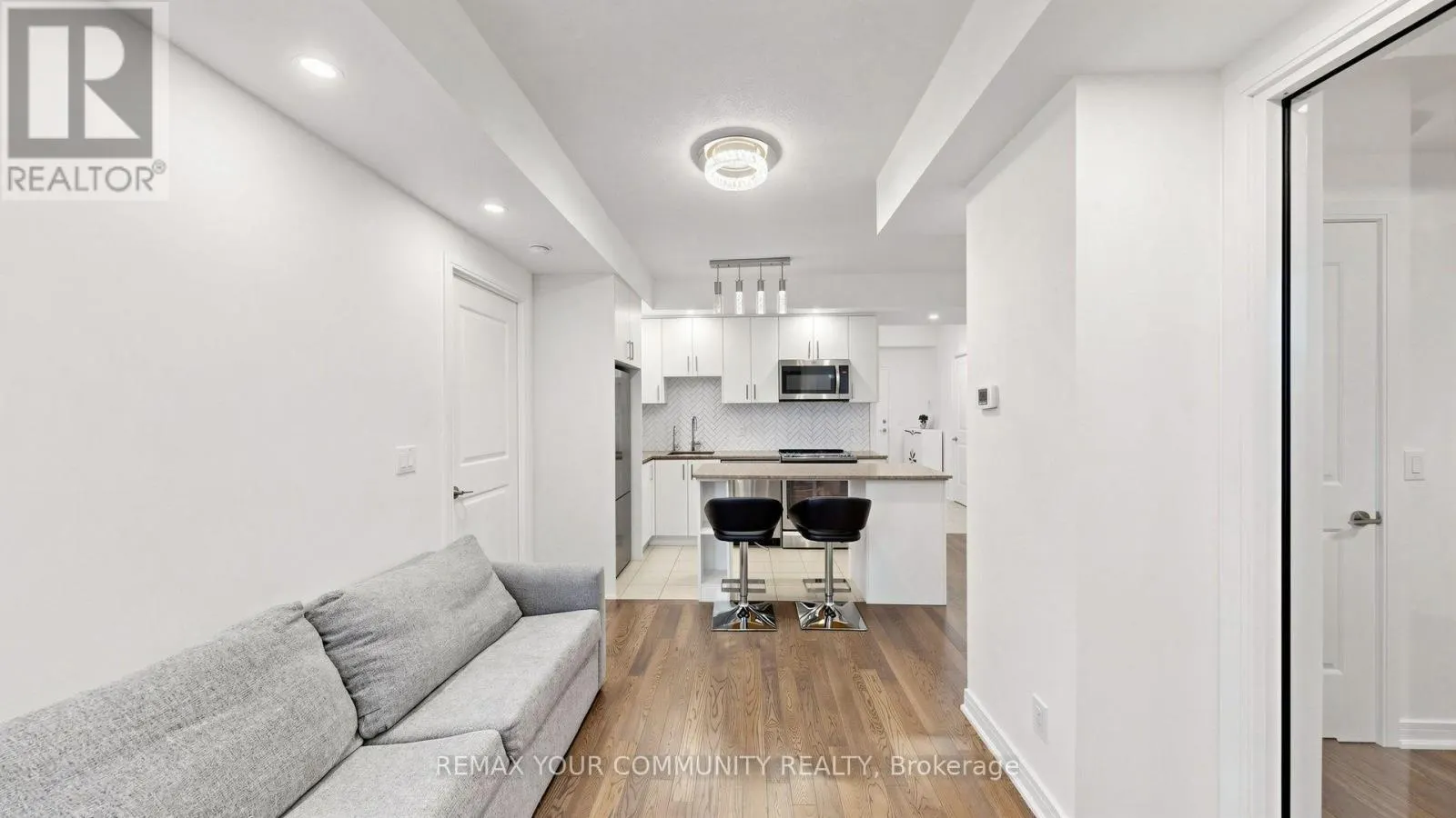619 - 9201 YONGE STREET