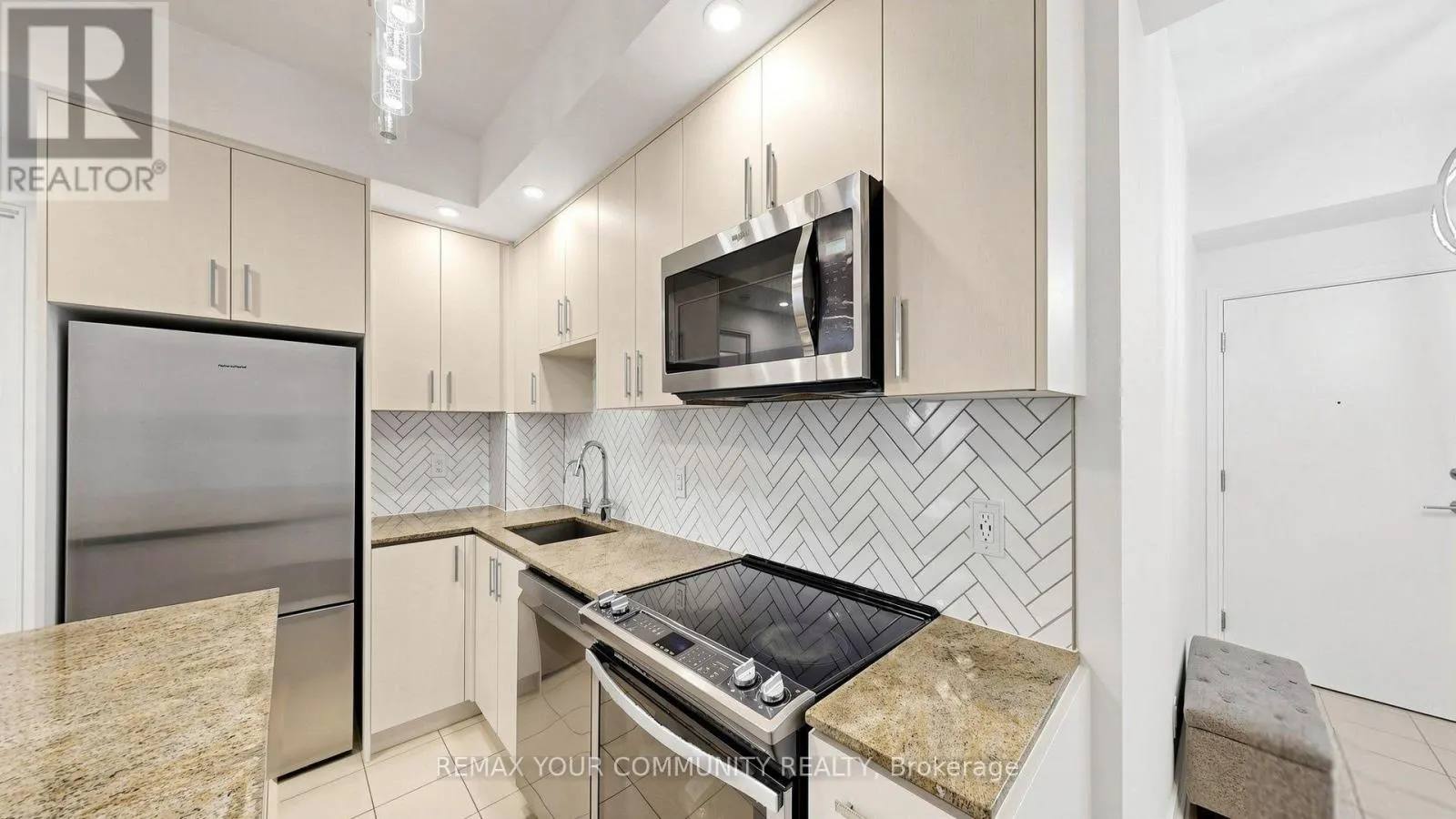 619 - 9201 YONGE STREET