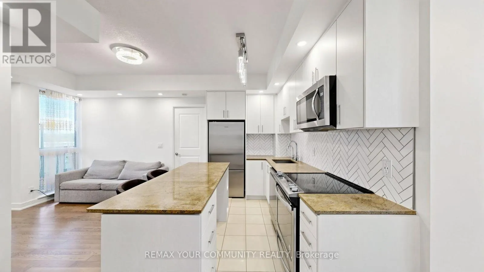 619 - 9201 YONGE STREET