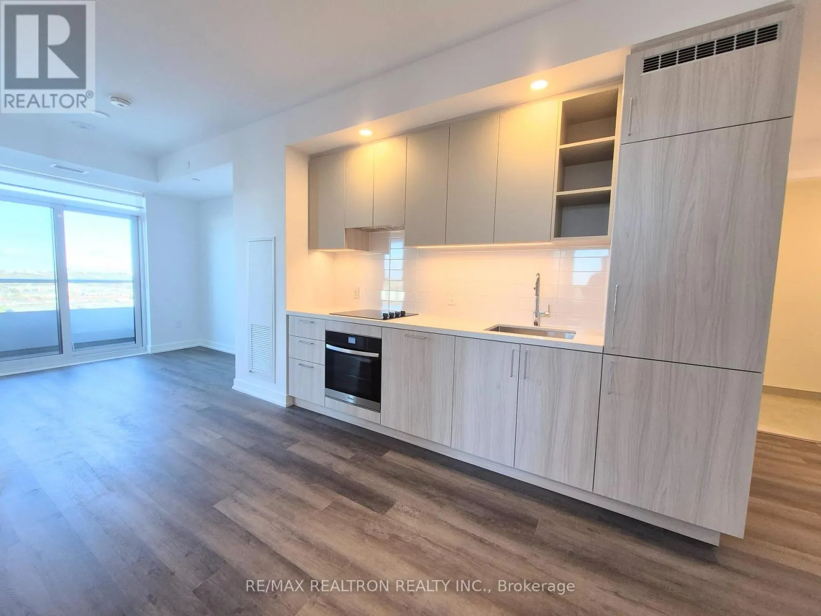 1802 - 5 MEADOWDALE ROAD