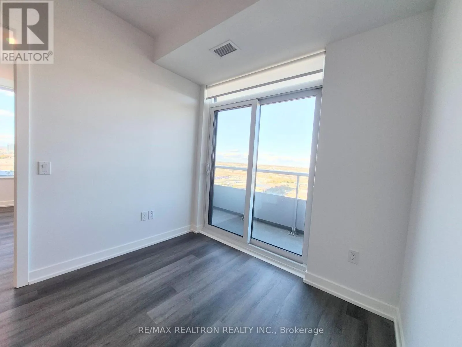 1802 - 5 MEADOWDALE ROAD